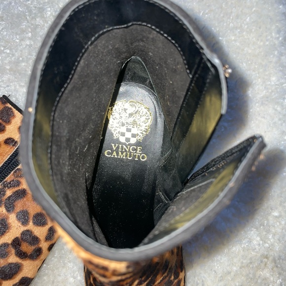 Vince Camuto Nandi 2 Cow Hair Leopard Booties Size 9.5 - Picture 6 of 9
